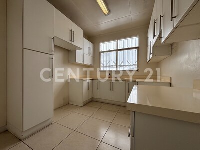 ALQUILER DE CASA USO MIXTO EN BARRIO ESCALANTE, 1 SOLA PLANTA — Foto 9