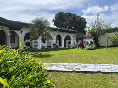 VENTA - CASA - MÁS LOTE EN URBANIZACIÓN CRISTAL, LA URUCA, SAN JOSÉ — Foto 8