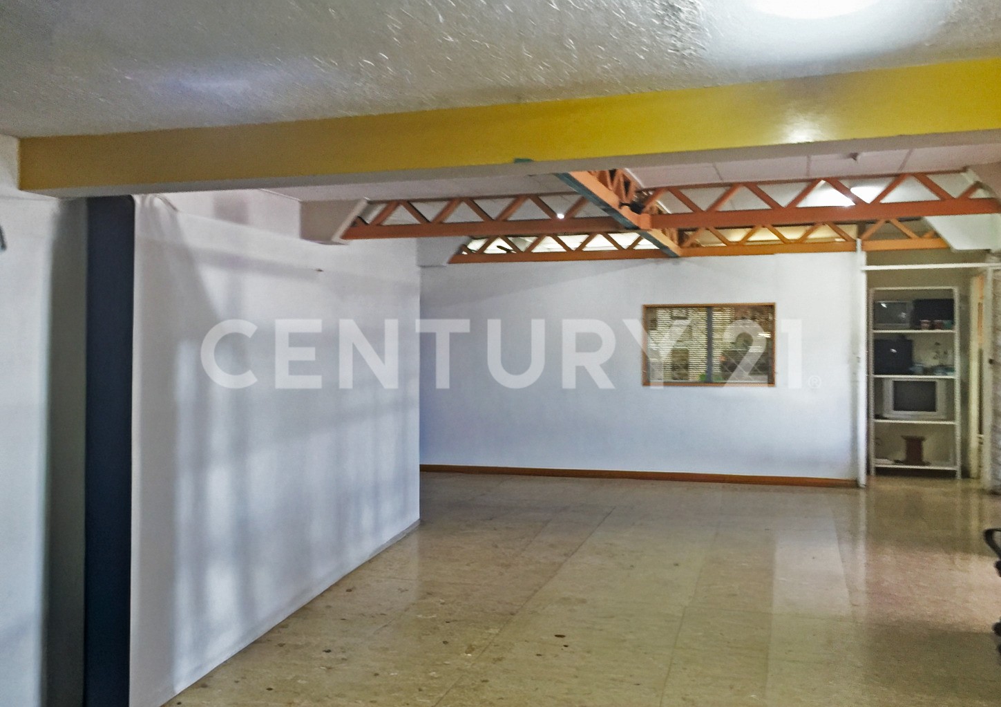 VENTA DE PROPIEDAD CON 2 LOCALES COMERCIALES Y 5 APARTAMENTOS, CRISTO REY, SAN JOSÉ — Foto 2