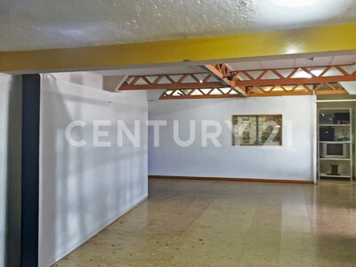 VENTA DE PROPIEDAD CON 2 LOCALES COMERCIALES Y 5 APARTAMENTOS, CRISTO REY, SAN JOSÉ — Foto 2