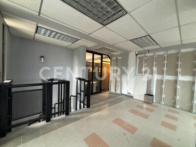 LOCAL COMERCIAL DE 133 M², ESQUINERO FRENTE A CALLE, BARRIO ESCALANTE — Foto 5