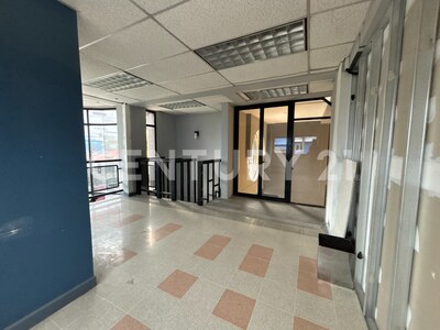 LOCAL COMERCIAL DE 133 M², ESQUINERO FRENTE A CALLE, BARRIO ESCALANTE — Foto 6