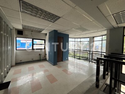 LOCAL COMERCIAL DE 133 M², ESQUINERO FRENTE A CALLE, BARRIO ESCALANTE — Foto 4