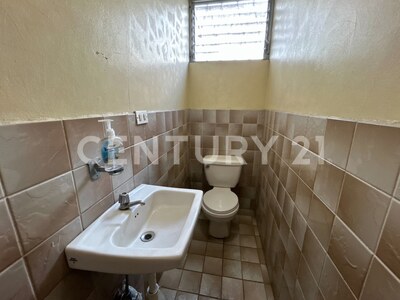 VENTA DE EDIFICIO CON OFICINAS Y APARTAMENTO – BARRIO ARANJUEZ, SAN JOSÉ — Foto 10
