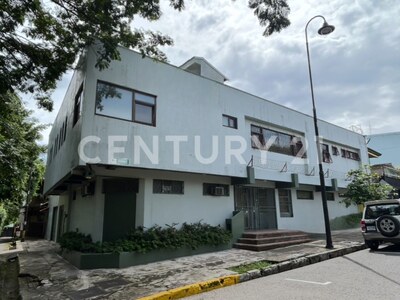 VENTA DE EDIFICIO CON OFICINAS Y APARTAMENTO – BARRIO ARANJUEZ, SAN JOSÉ — Foto 2