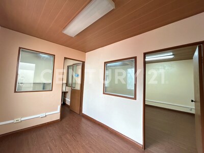 VENTA DE EDIFICIO CON OFICINAS Y APARTAMENTO – BARRIO ARANJUEZ, SAN JOSÉ — Foto 8