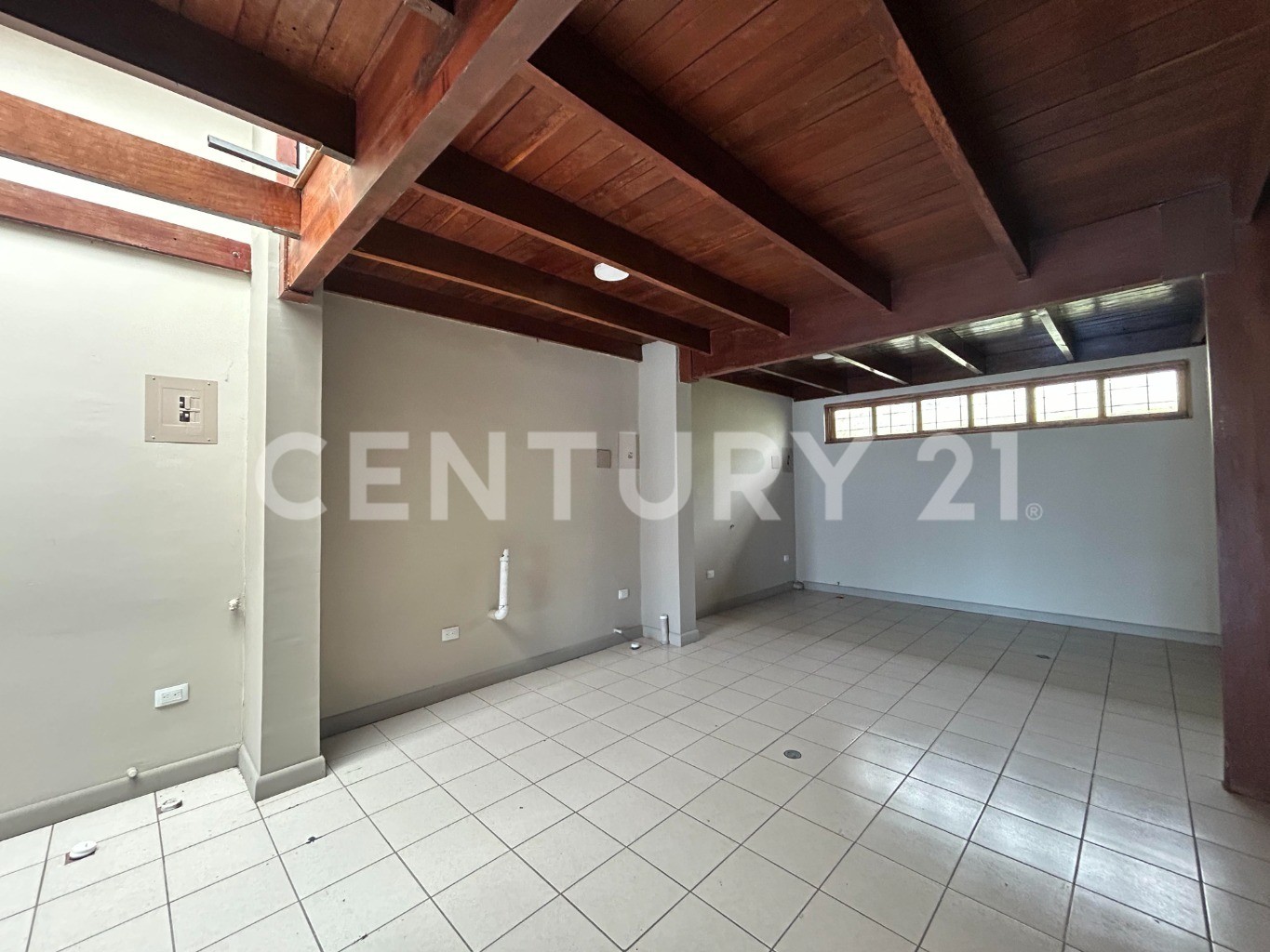 VENTA DE LOCAL COMERCIAL EXCELENTE UBICACIÓN – SAN PEDRO, SAN JOSÉ — Foto 6