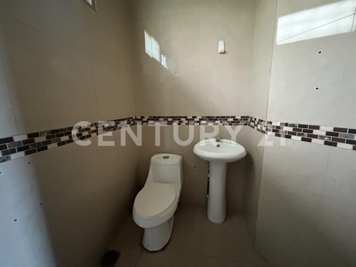 VENTA DE LOCAL COMERCIAL EXCELENTE UBICACIÓN – SAN PEDRO, SAN JOSÉ — Foto 10