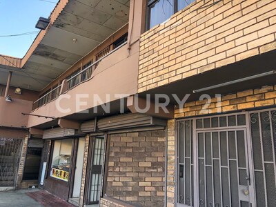 VENTA DE EDIFICIO CON LOCALES Y APARTAMENTOS EN EL CENTRO DE ALAJUELA — Foto 4