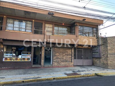 VENTA DE EDIFICIO CON LOCALES Y APARTAMENTOS EN EL CENTRO DE ALAJUELA — Foto 2