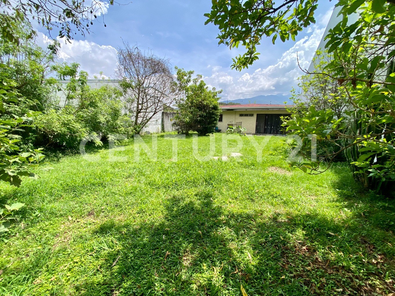 VENTA DE LOTE DE 500 m² CON CASA – LINDORA, SANTA ANA — Foto 2
