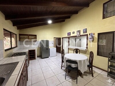 VENTA DE CASA DE 5 HABITACIONES, BARRIO JESÚS, ATENAS, ALAJUELA — Foto 6