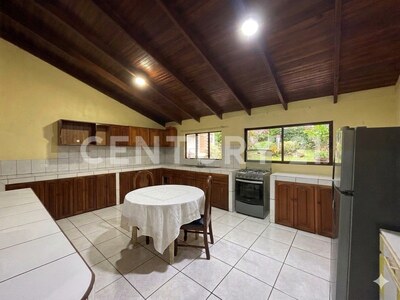 VENTA DE CASA DE 5 HABITACIONES, BARRIO JESÚS, ATENAS, ALAJUELA — Foto 4