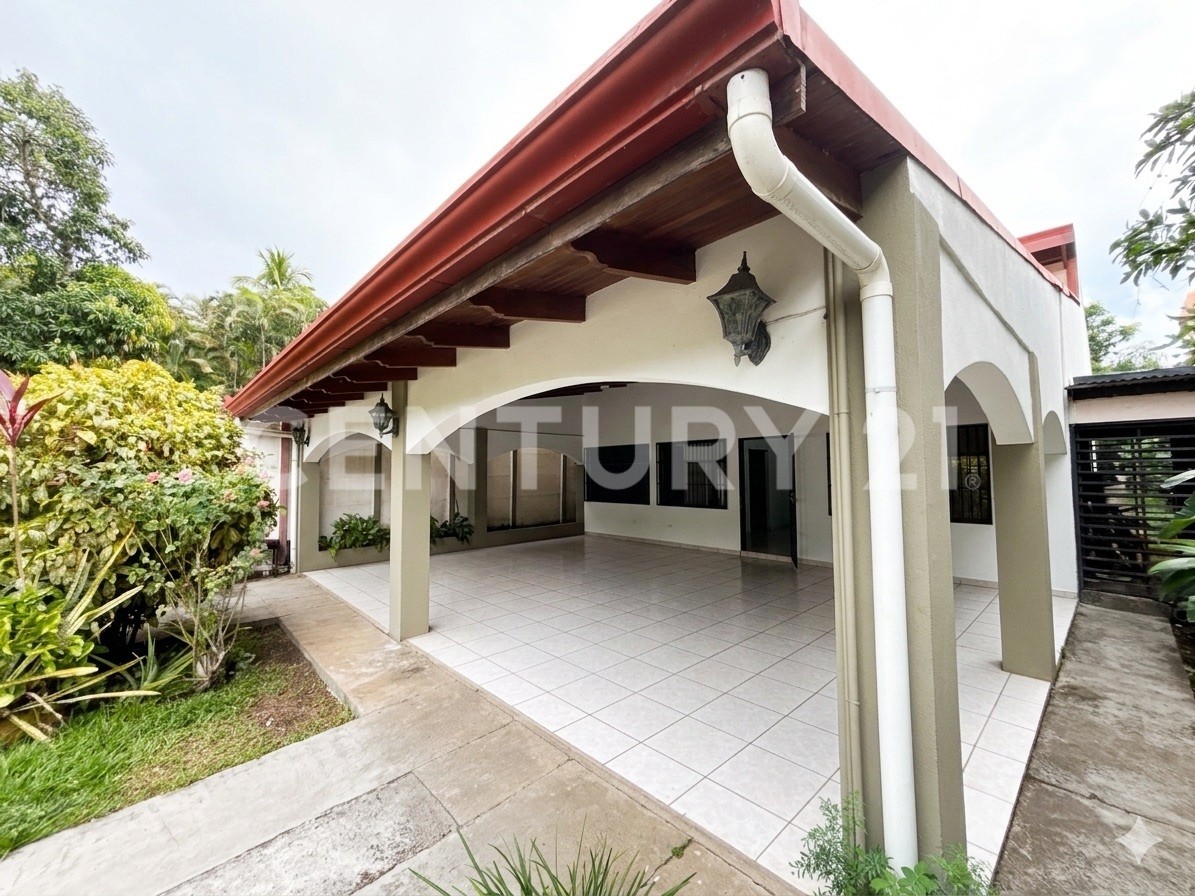 VENTA DE CASA DE 5 HABITACIONES, BARRIO JESÚS, ATENAS, ALAJUELA — Foto 2