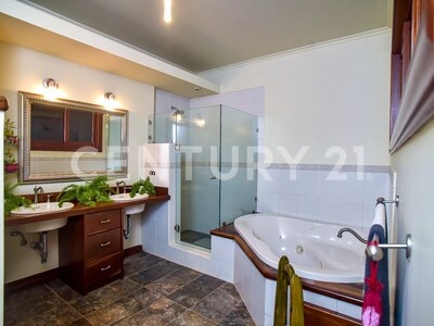 Venta de Hermosa Villa en San Rafael de Heredia — Foto 24