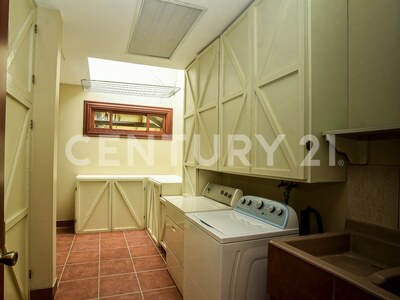 Venta de Hermosa Villa en San Rafael de Heredia — Foto 34
