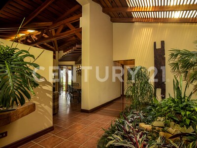 Venta de Hermosa Villa en San Rafael de Heredia — Foto 10