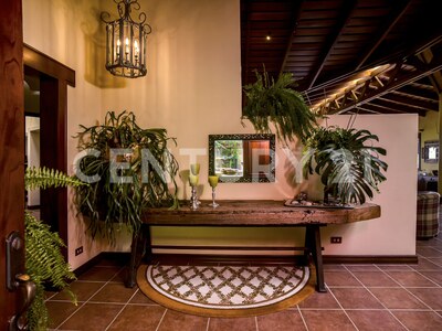 Venta de Hermosa Villa en San Rafael de Heredia — Foto 9