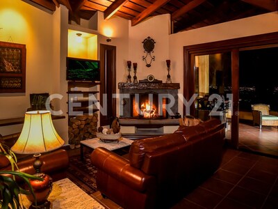 Venta de Hermosa Villa en San Rafael de Heredia — Foto 12