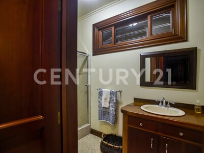 Venta de Hermosa Villa en San Rafael de Heredia — Foto 30