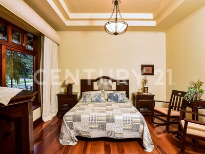 Venta de Hermosa Villa en San Rafael de Heredia — Foto 25