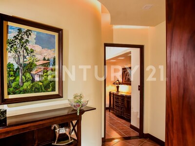 Venta de Hermosa Villa en San Rafael de Heredia — Foto 21