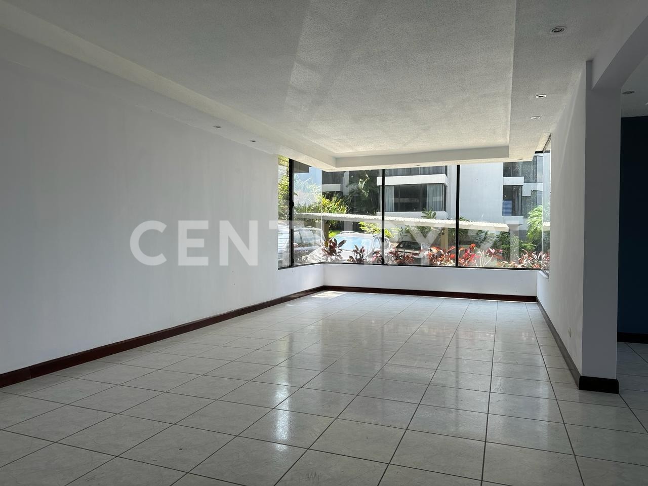 En venta apartamento en primera planta en Escazú — Foto 7