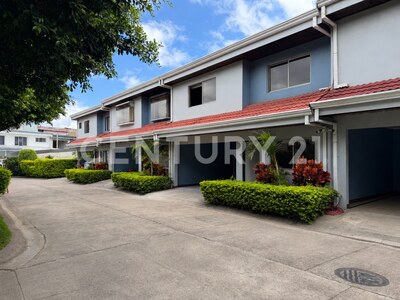 Venta de Casa en Condominio en La Uruca — Foto 2