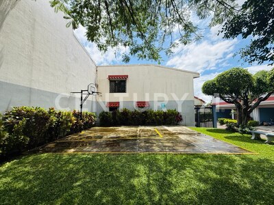Venta de Casa en Condominio en La Uruca — Foto 24