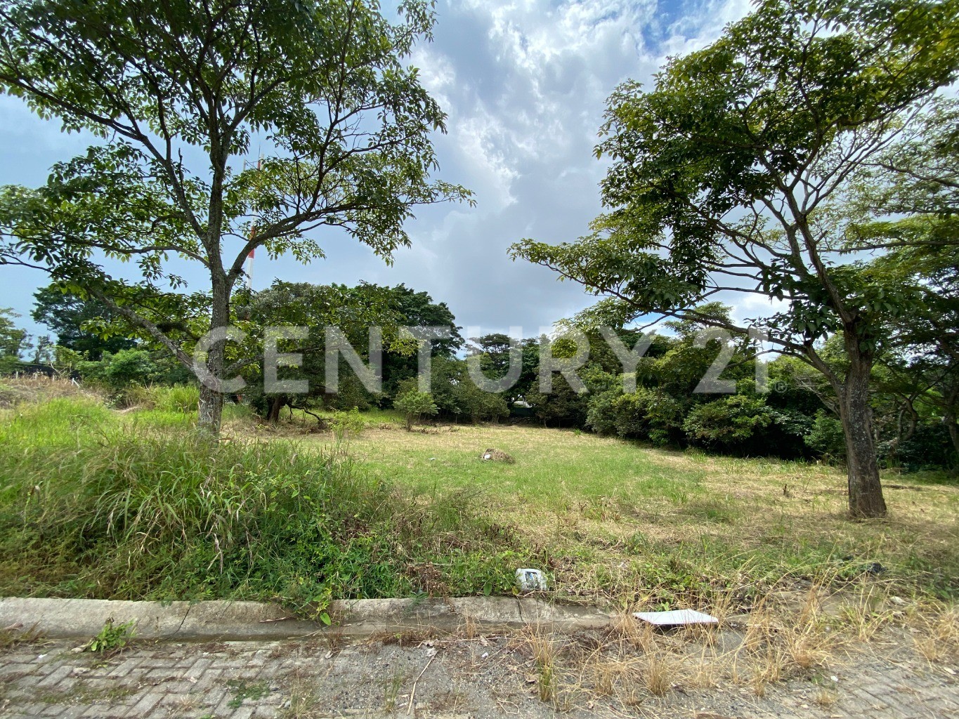 Venta de hermoso lote en residencial en la Guacima de Alajuela — Foto 2