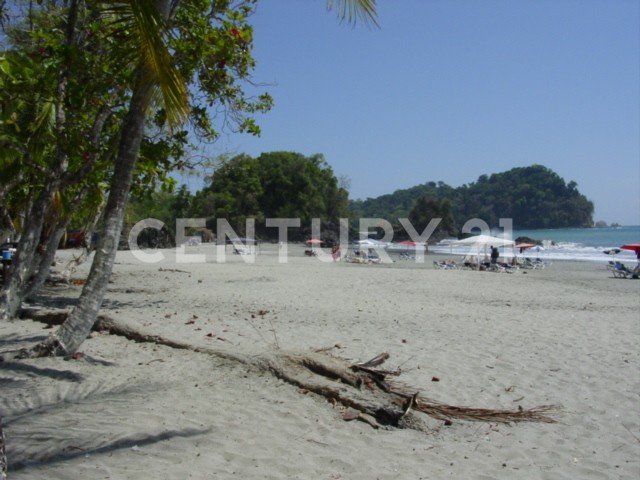 Venta de propiedad ubicada en punto comercial estratégico en Quepos — Foto 16