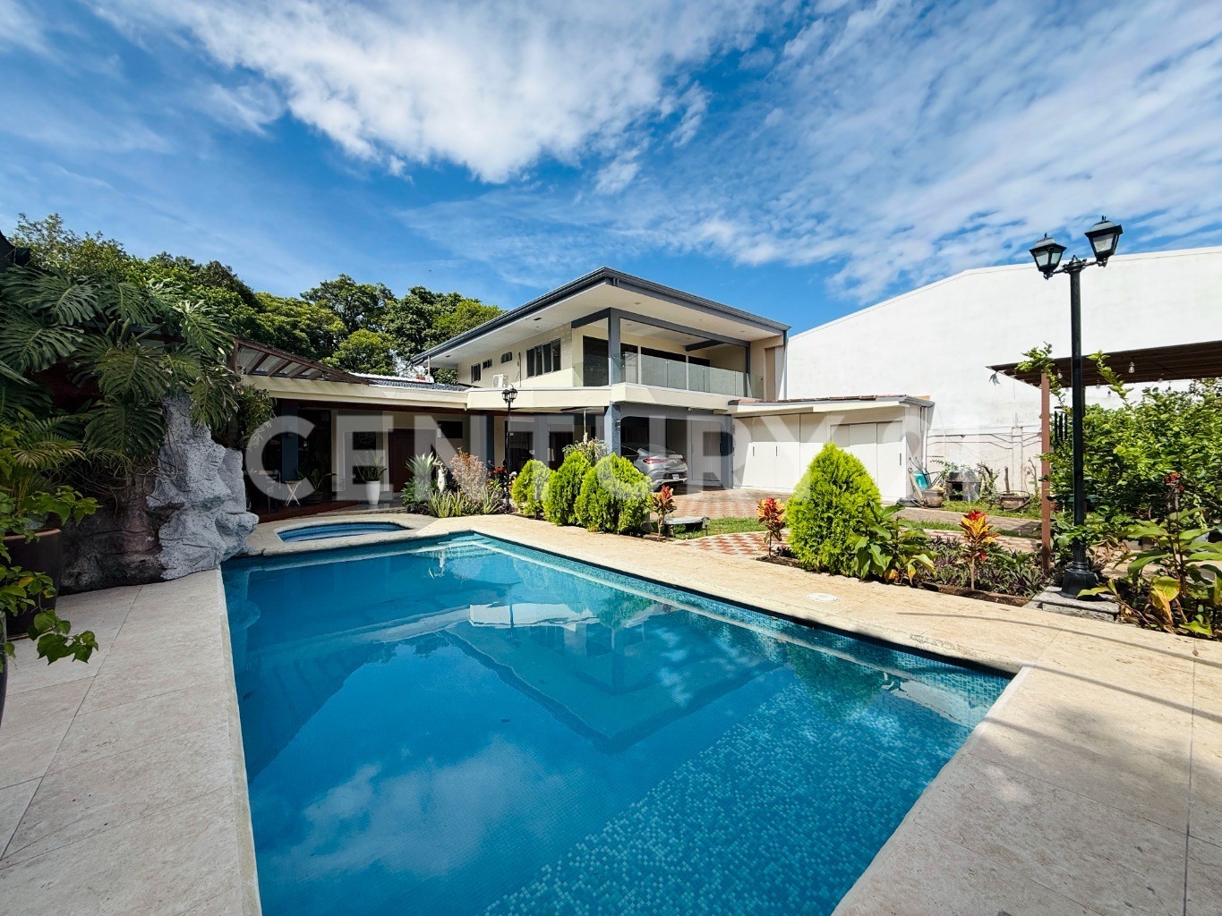 Venta de casa y oficinas en Ciudad Colón, San José — Foto 2