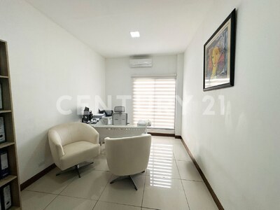 Venta de casa y oficinas en Ciudad Colón, San José — Foto 20