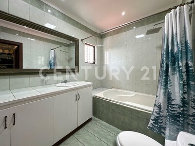 En venta casa en Lomas de Ayarco Sur- Curridabat — Foto 17