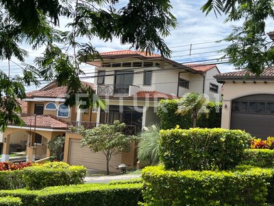 Venta de casa en Condominio en Ulloa, Heredia — Foto 4