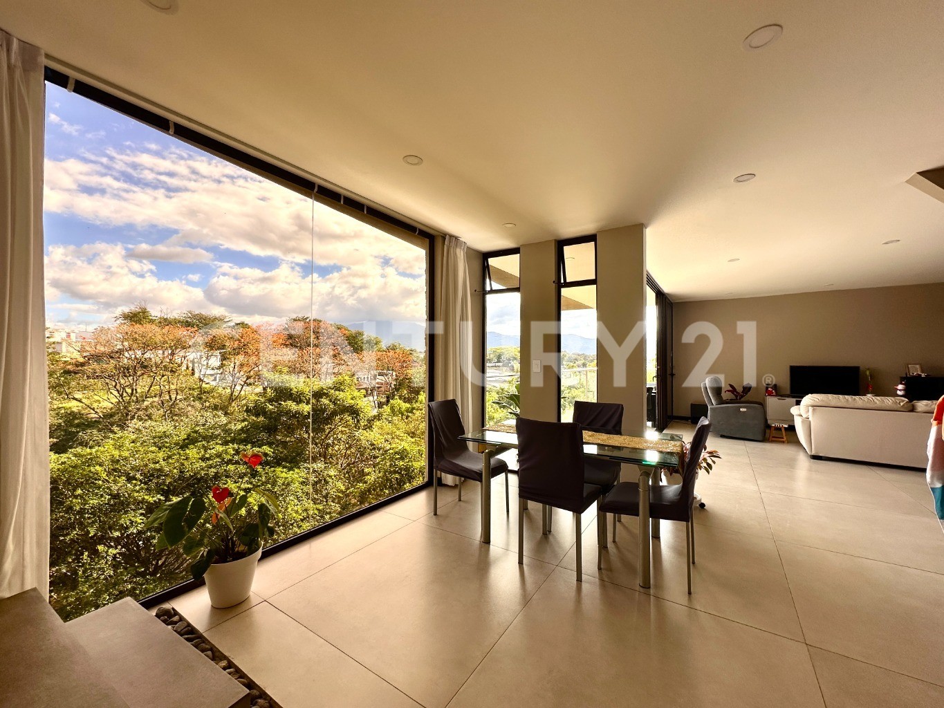 Venta de Exclusiva Residencia Familiar en Francosta – Ulloa, Heredia — Foto 14