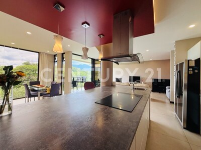 Venta de Exclusiva Residencia Familiar en Francosta – Ulloa, Heredia — Foto 10