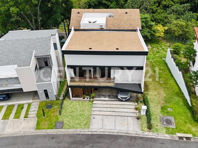Venta de Exclusiva Residencia Familiar en Francosta – Ulloa, Heredia — Foto 4