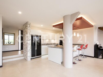 Venta de Exclusiva Residencia Familiar en Francosta – Ulloa, Heredia — Foto 3