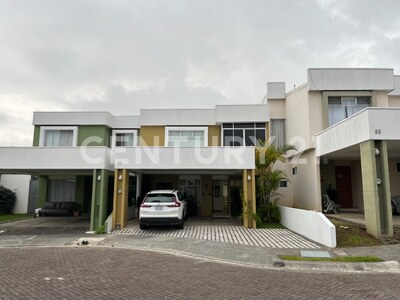 Venta de casa en condominio residencial, situado en Heredia. — Foto 3