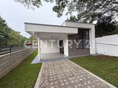 Venta de casa  en Atenas con acceso inmediato a ruta 27. — Foto 2