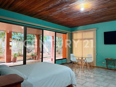 Venta de propiedad con uso mixto en Ciudad Colón — Foto 25