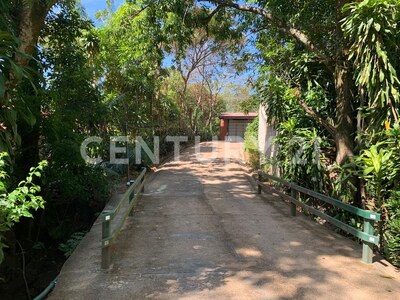 Venta de propiedad con uso mixto en Ciudad Colón — Foto 4