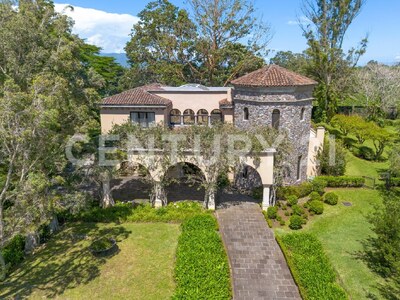 Venta de mansión en exclusivo condominio en Santo Domingo