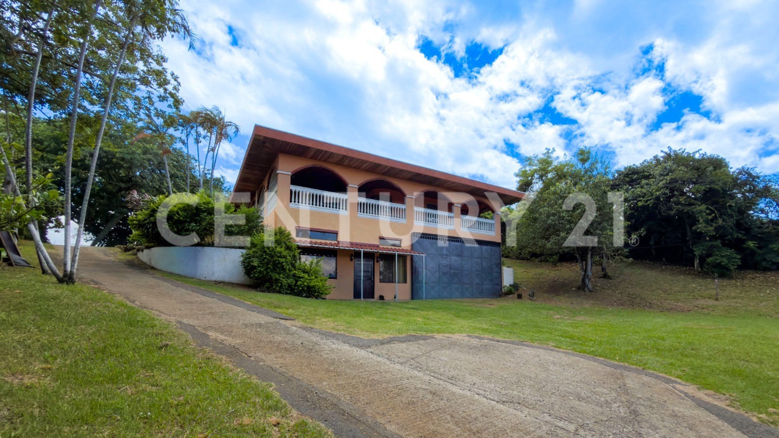 Venta de Casa con apartamento y amplio terreno de uso mixto en El Cacao, Tambor de Alajuela — Foto 2