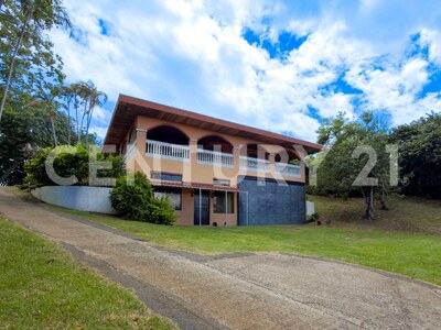 Venta de Casa con apartamento y amplio terreno de uso mixto en El Cacao, Tambor de Alajuela — Foto 2