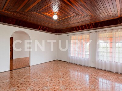 Venta de Casa con apartamento y amplio terreno de uso mixto en El Cacao, Tambor de Alajuela — Foto 9