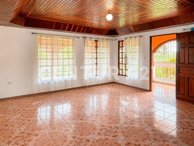 Venta de Casa con apartamento y amplio terreno de uso mixto en El Cacao, Tambor de Alajuela — Foto 8