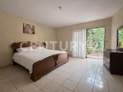 Venta de casa con oficina independiente en Santiago de Puriscal — Foto 6