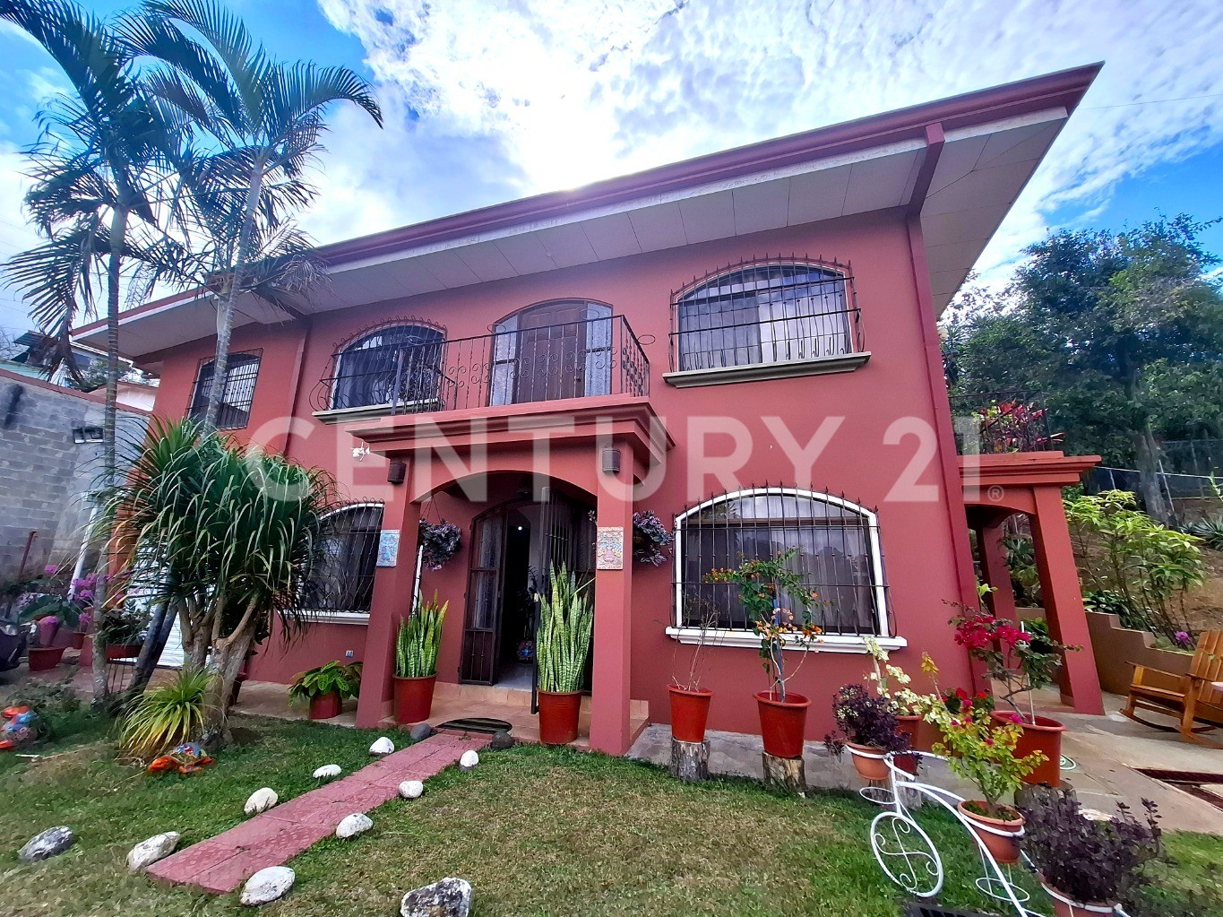 Venta de dos casas en amplio terreno en Escazú — Foto 2